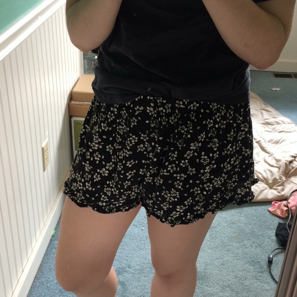 Flowered Shorts - Picture 4 of 4
